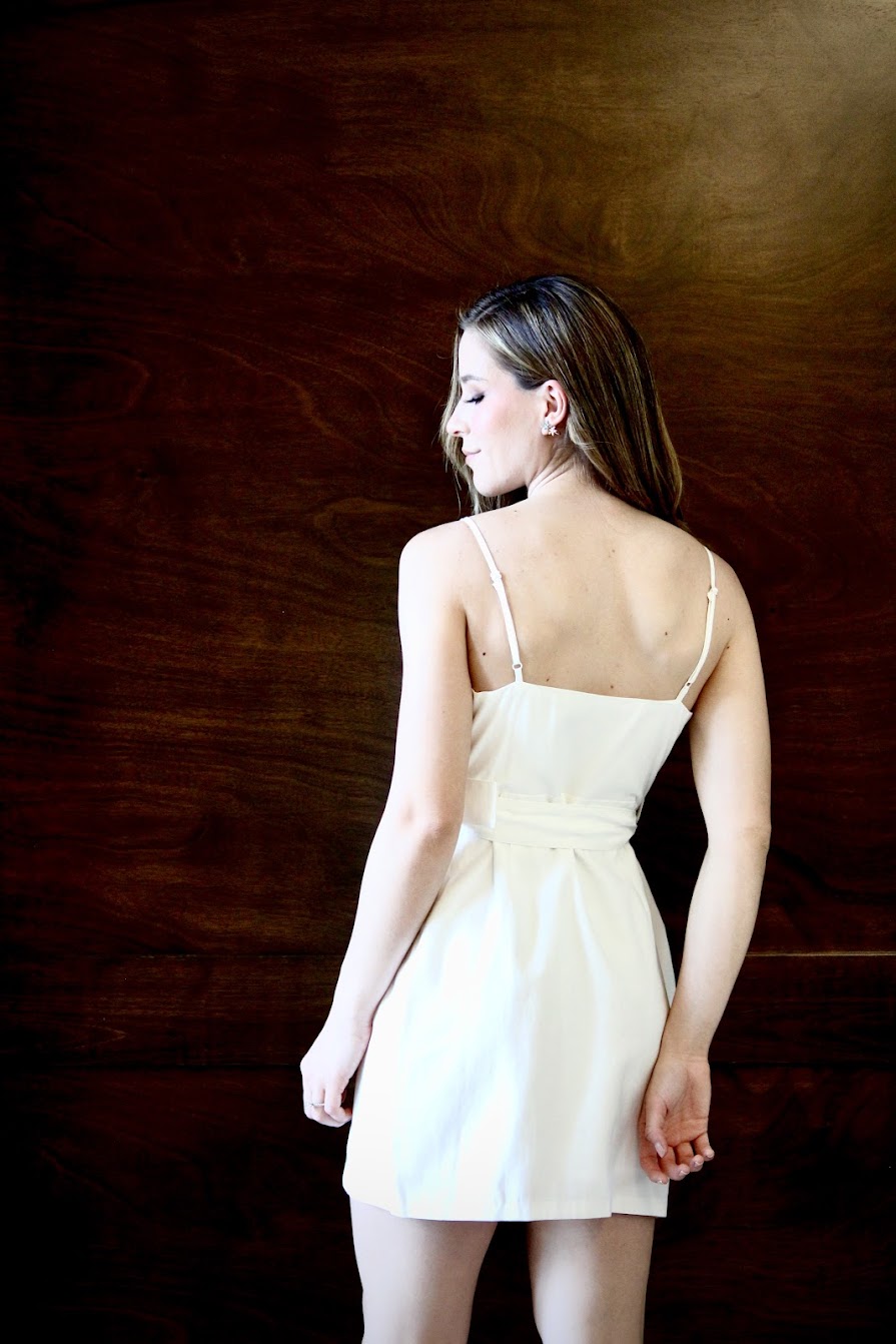 VESTIDO BLANCO CON CINTO